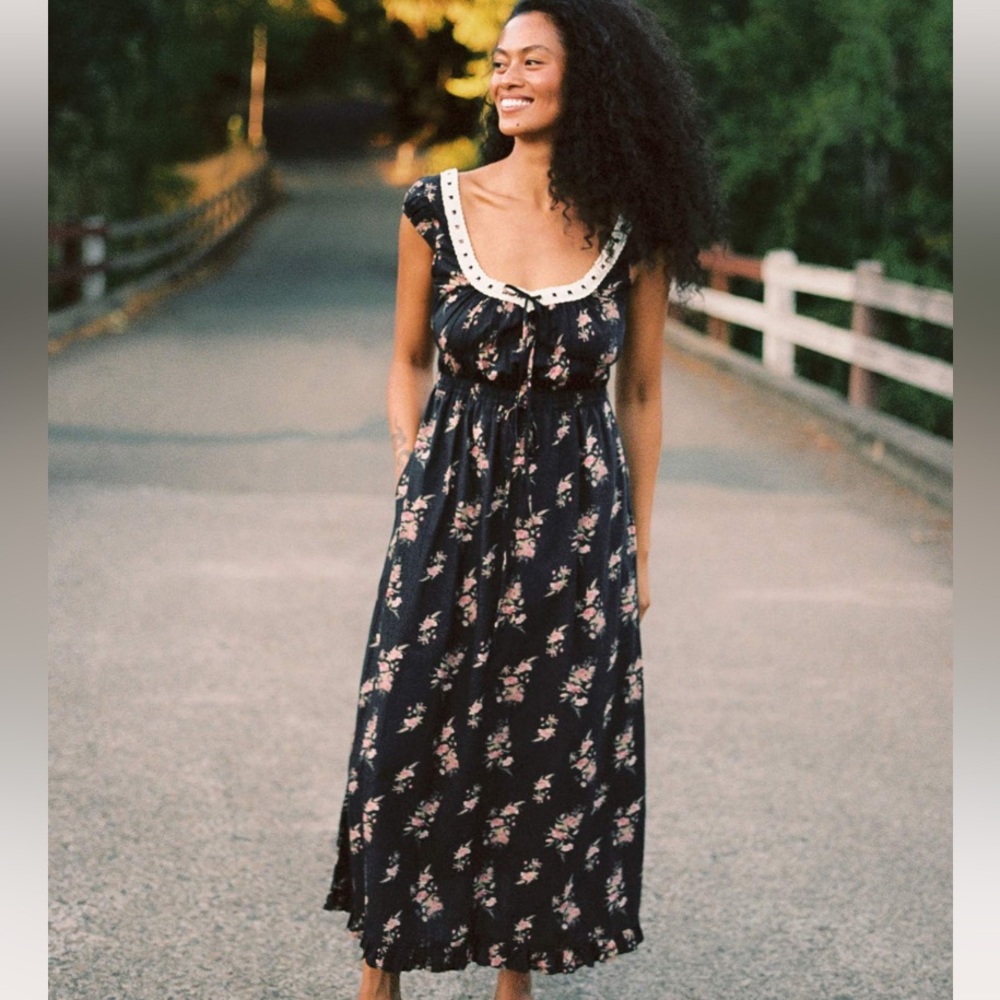 NWT Kelly dress night bouquet. Size small